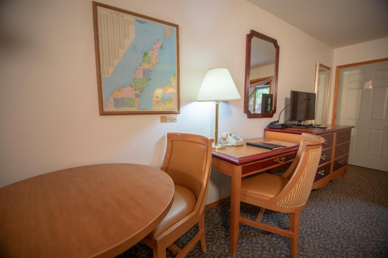 Coachlite Inn Sister Bay Ngoại thất bức ảnh